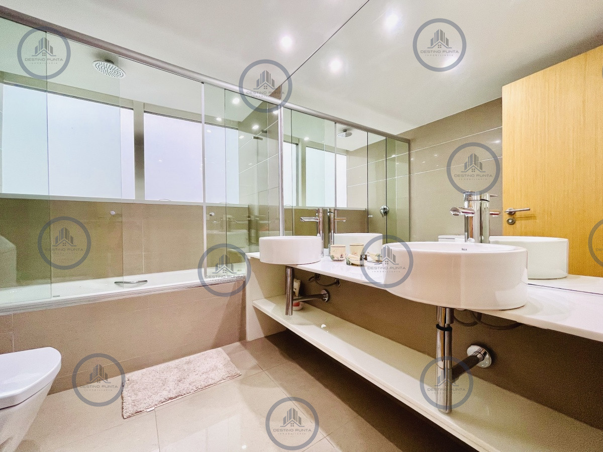 Apartamento ID.159 - Moderno Apartamento de 3 Suites en Playa Mansa con Vista al Mar