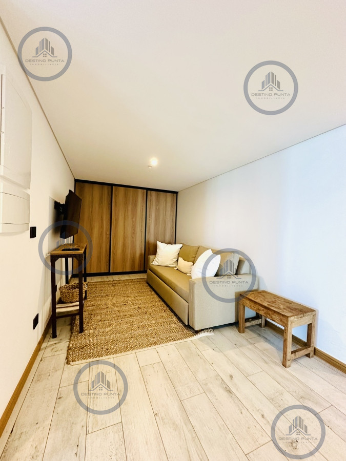 Apartamento ID.677 - Venta y alquiler de apartamento de tres dormitorios con tres suites moderno a estrenar, playa Brava