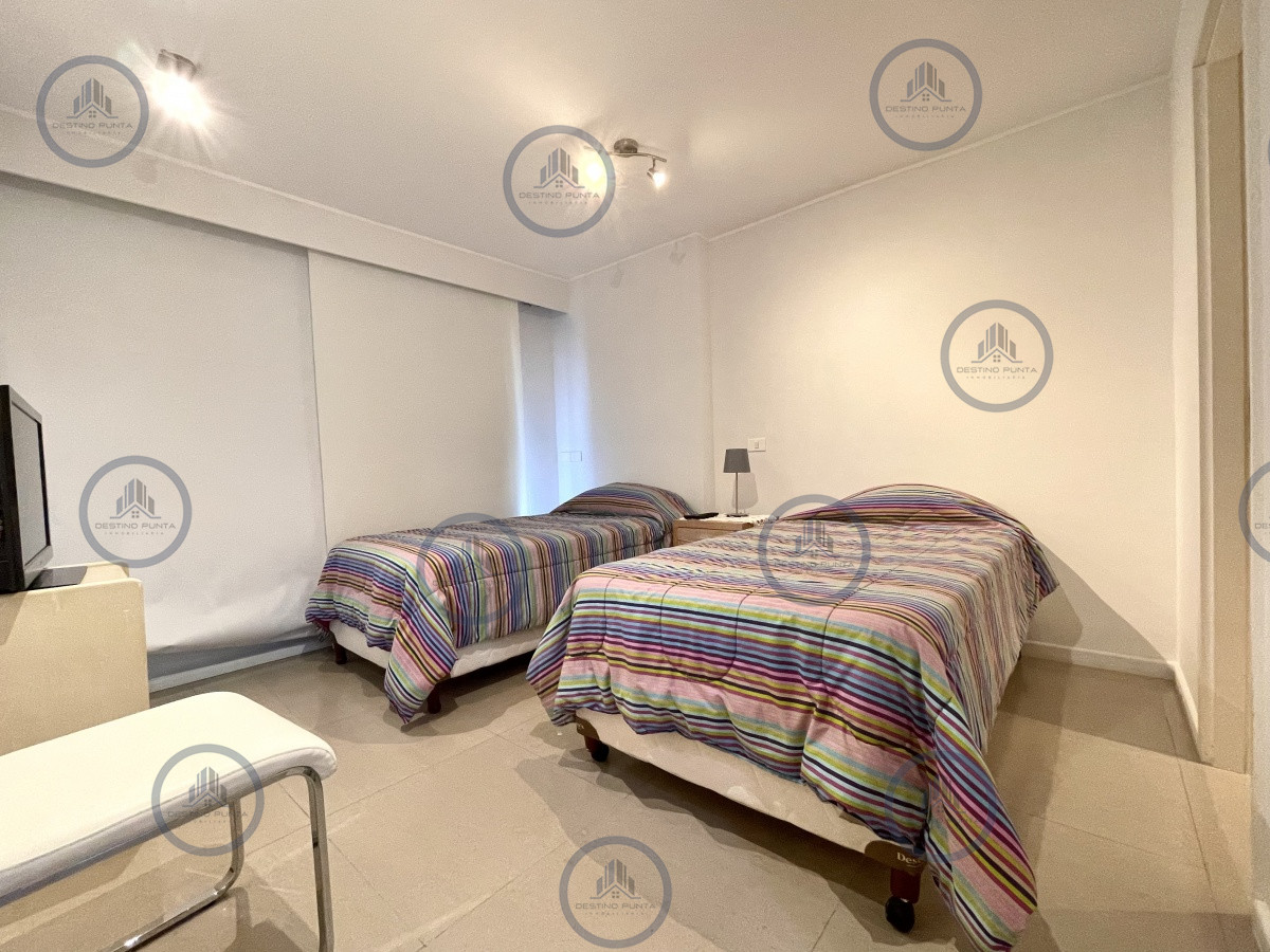 Apartamento ID.159 - Moderno Apartamento de 3 Suites en Playa Mansa con Vista al Mar