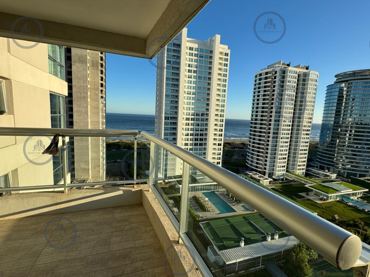 Apartamento ID.2506 - Apartamento de 2 Dormitorios + Dependencia y parrillero propio en Playa Brava