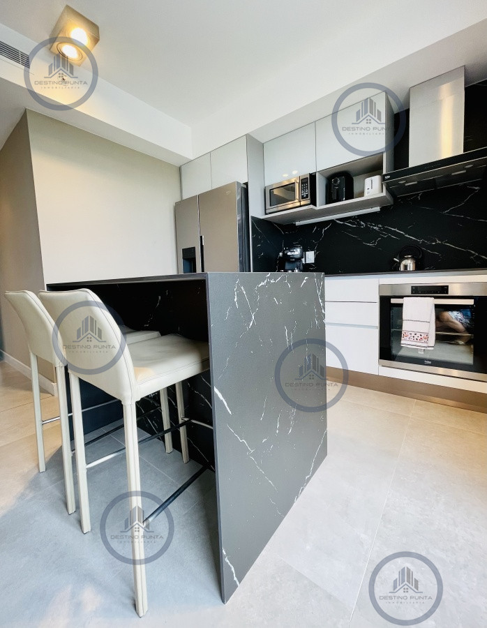 Apartamento ID.1122 - Venta y Alquiler Anual Moderno Apartamento de 2 Dormitorios en Torre Venetian sobre Playa Mansa