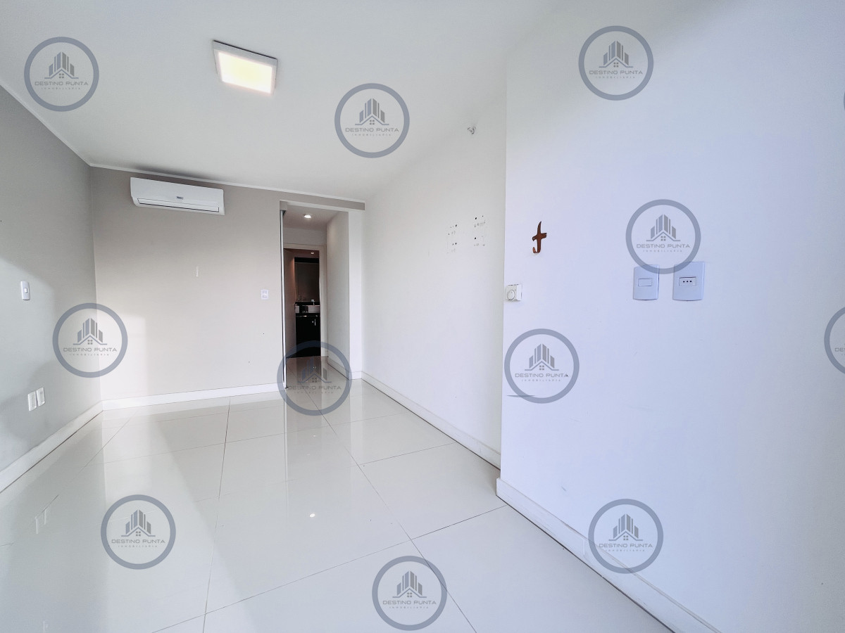 Apartamento ID.2711 - Apartamento de 2 Dormitorios en Alquiler Anual a pasos de Playas Mansa y Brava