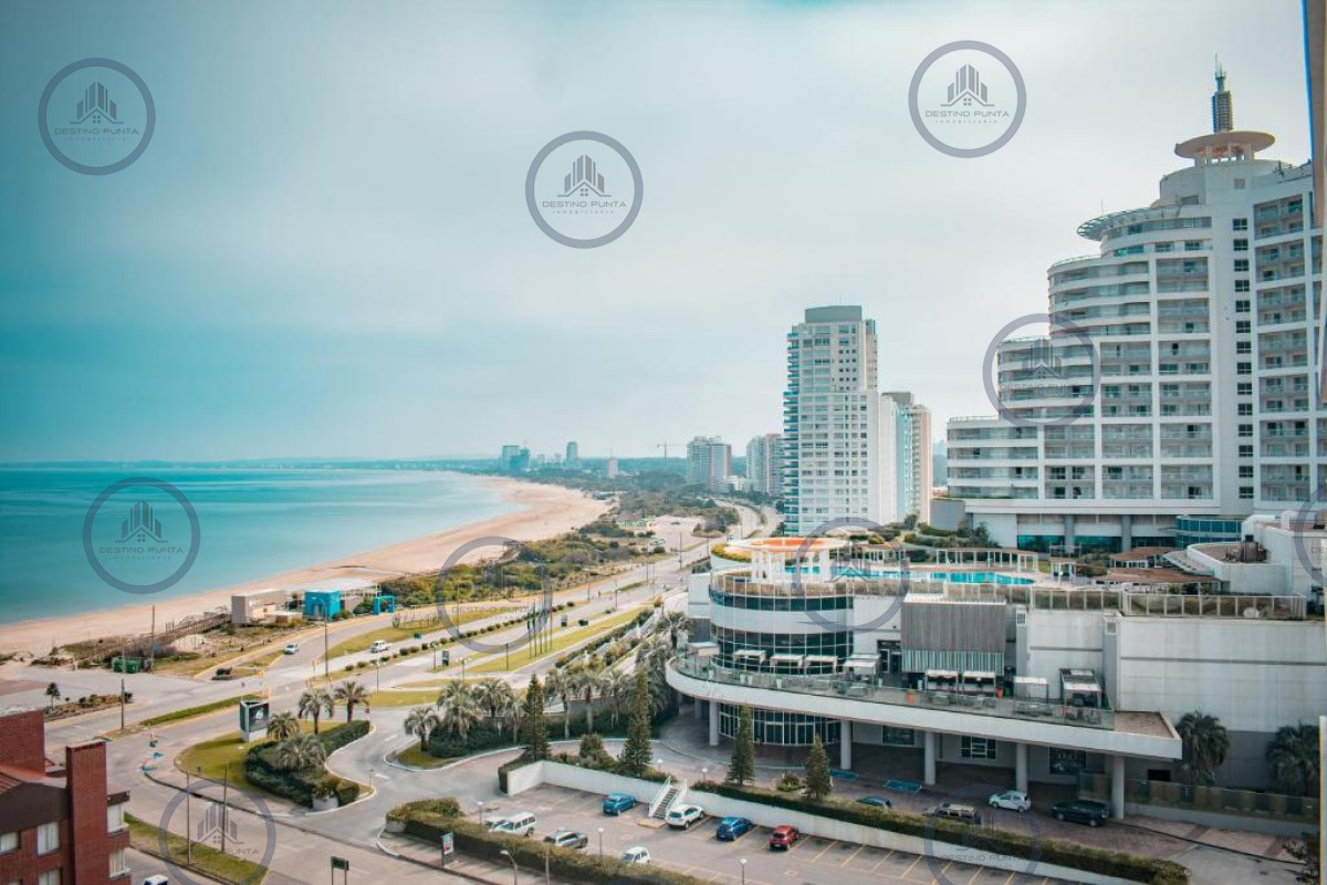 Apartamento ID.159 - Moderno Apartamento de 3 Suites en Playa Mansa con Vista al Mar