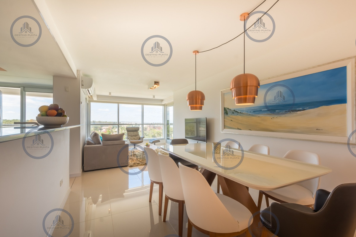 Apartamento ID.301 - Excelente Apartamento de 2 Dormitorios + Servicio en Brava con Vista al Mar