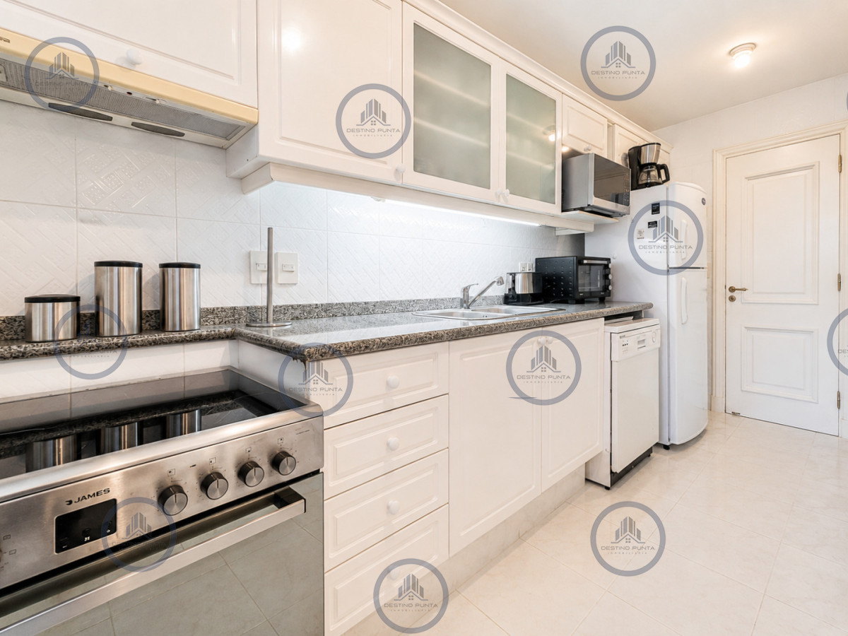 Apartamento ID.79 - Apartamento de 3 Dormitorios sobre Playa Mansa, en Venta y Alquiler, Punta del Este