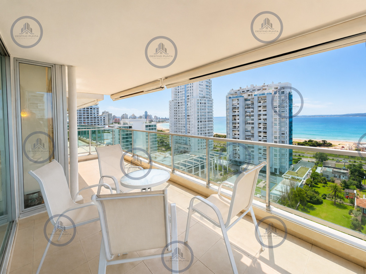 Apartamento ID.3204 - Venta de Excelente Apartamento de 3 Dormitorios con Vista al Mar, Playa Mansa, Punta del Este
