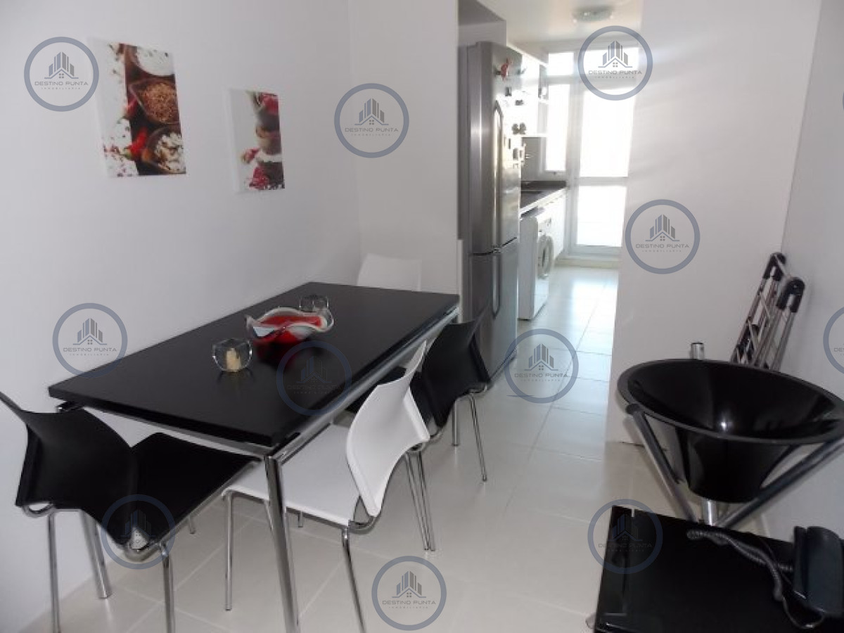 Apartamento ID.86 - Venta  de apartamento esquinero de tres dormitorios en Playa Mansa