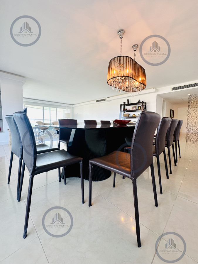 Apartamento ID.1708 - Alquiler temporario de gran apartamento de 4 dormitorios más dependencia en Playa Mansa