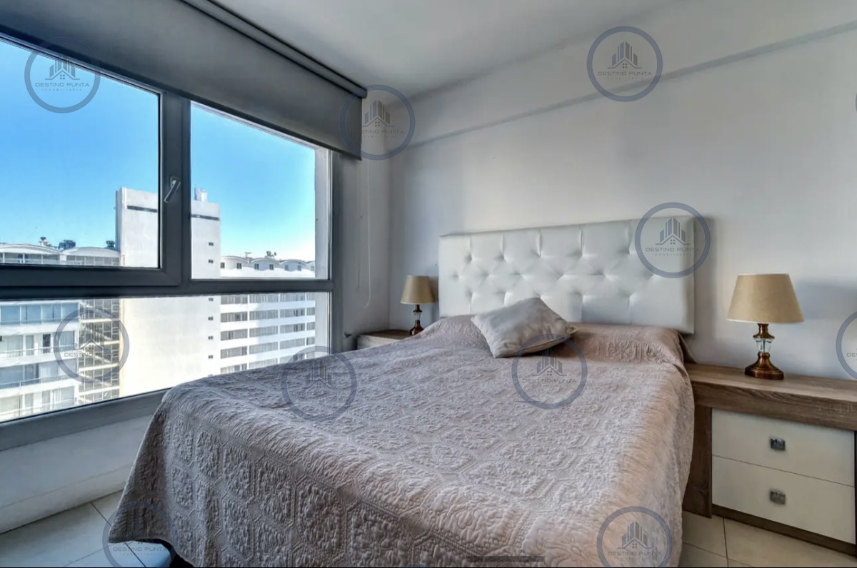 Apartamento ID.541 - Apartamento Céntrico de 2 Dormitorios con Vista al Mar, en el corazón de la Península de Punta del Este