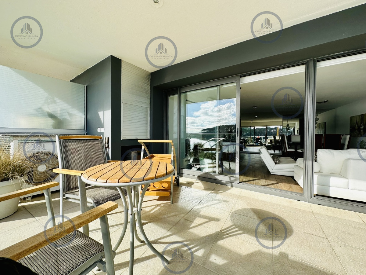 Apartamento ID.1529 - Alquiler temporal y anual de apartamento de tres dormitorios frente al mar en Pinares, playa Mansa