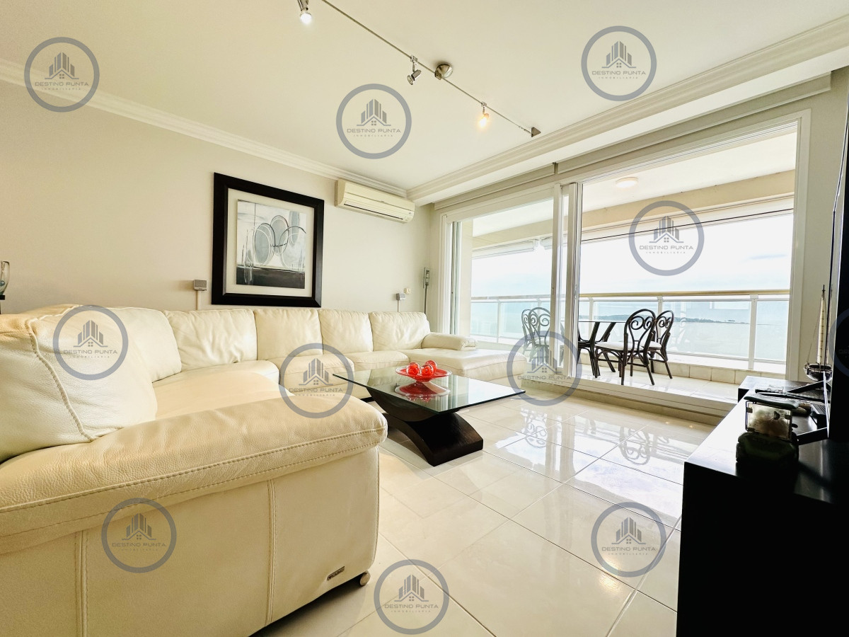 Alquiler temporal de excelente apartamento de 3 dormitorios en edificio Le Jardin, Playa Mansa — fotografía 1