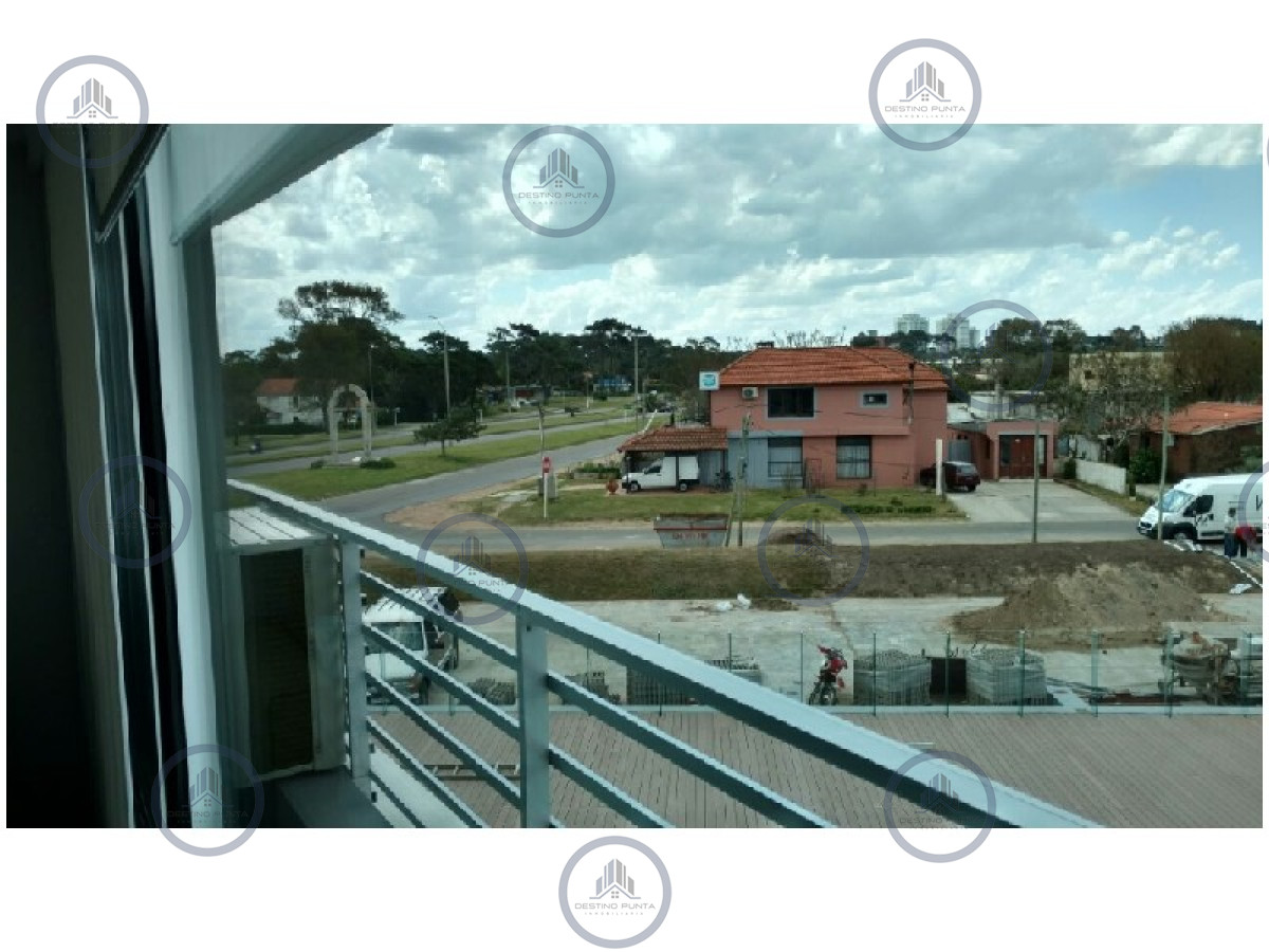 Apartamento ID.447 - Alquiler temporal de apartamento de dos dormitorios con dos baños en Playa Mansa, Punta del Este