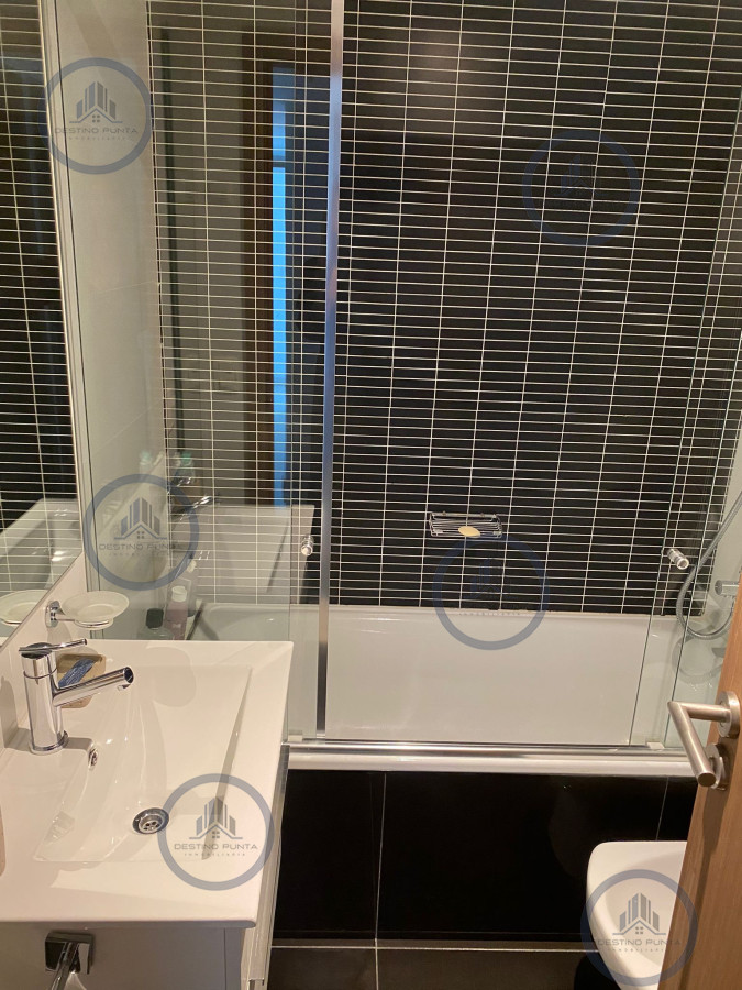 Apartamento ID.1776 - Venta de gran apartamento de 3 dormitorios con parrillero propio en Playa Brava, Punta del Este