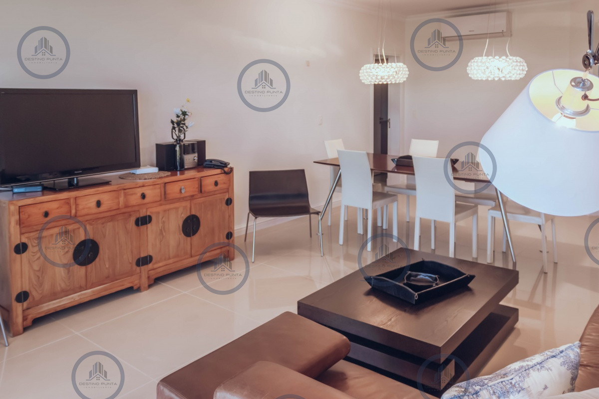 Apartamento ID.235 - Venta y alquiler temporario de maravilloso departamento penthouse en complejo privado de Playa Mansa