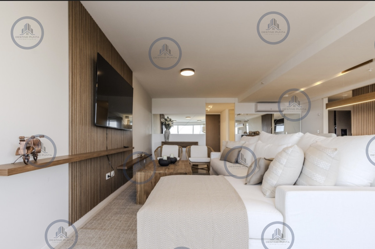 Apartamento ID.171 - Moderno Penthouse con Vista al Mar, en Playa Brava, 3 Dormitorios con Parrillero y Dependencia de servicio