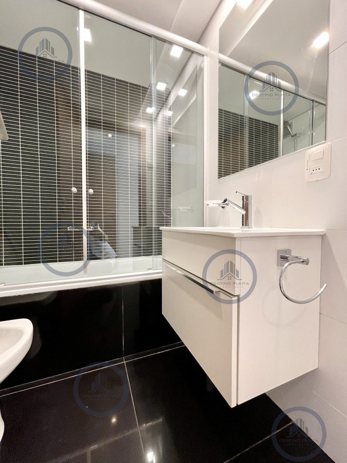 Apartamento ID.442 - Alquiler temporario de apartamento de dos dormitorios con dos baños en Playa Brava