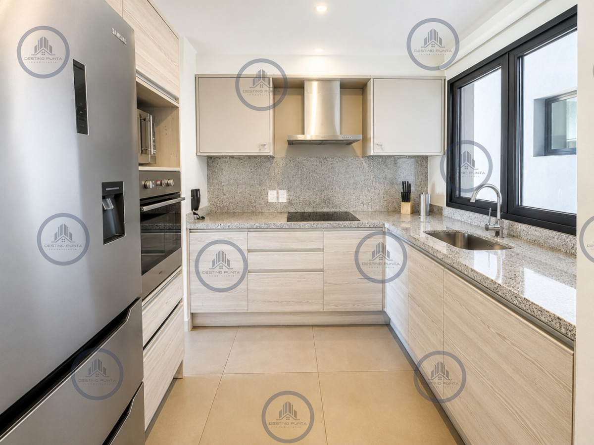 Apartamento ID.2427 - Apartamento de 2 Dormitorios en piso alto con excelentes amenities, a metros de Playa Mansa, Punta del Este