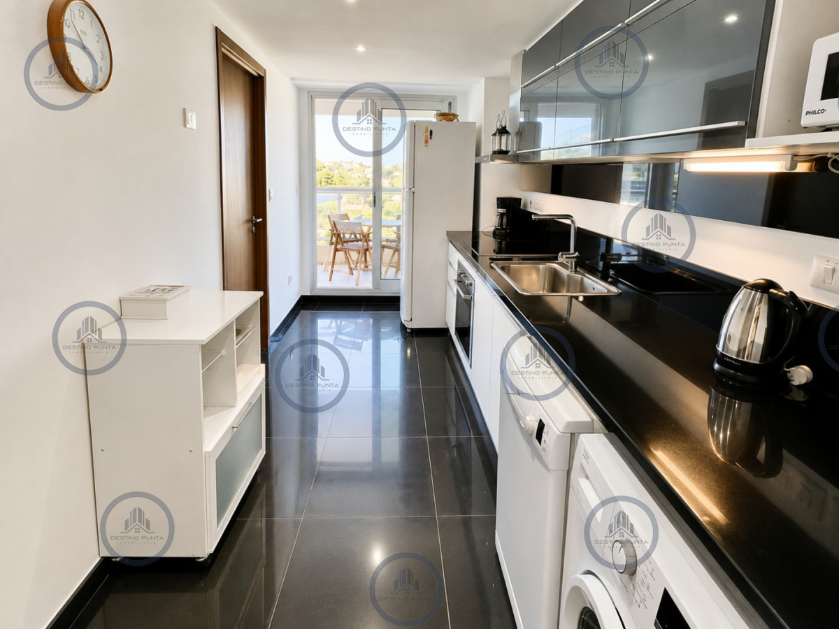 Apartamento ID.3254 - Apartamento de 2 Dormitorios con Dependencia y Parrillero Propio en Playa Brava