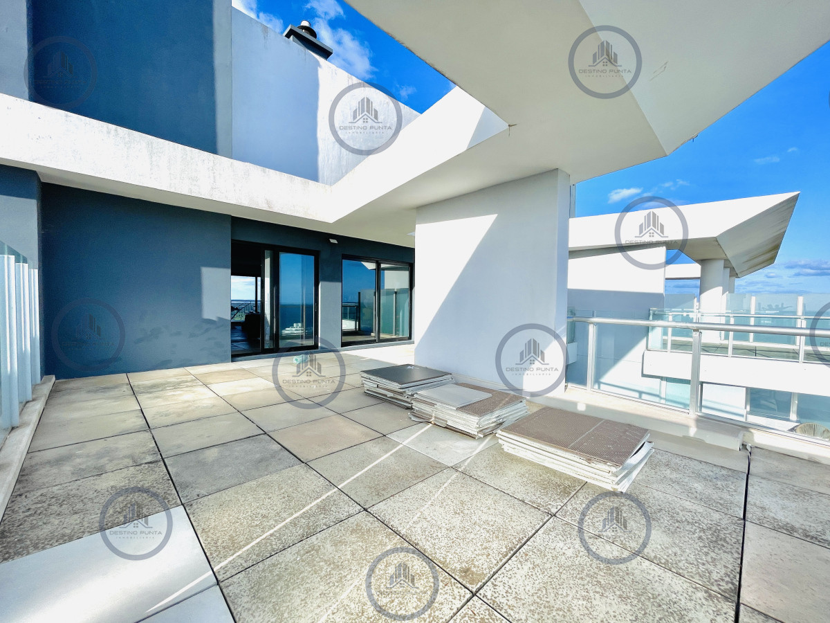 Apartamento ID.2518 -  Exclusivo Penthouse de 3 Dormitorios con Vistas panorámicas a Playa Brava, en Venta