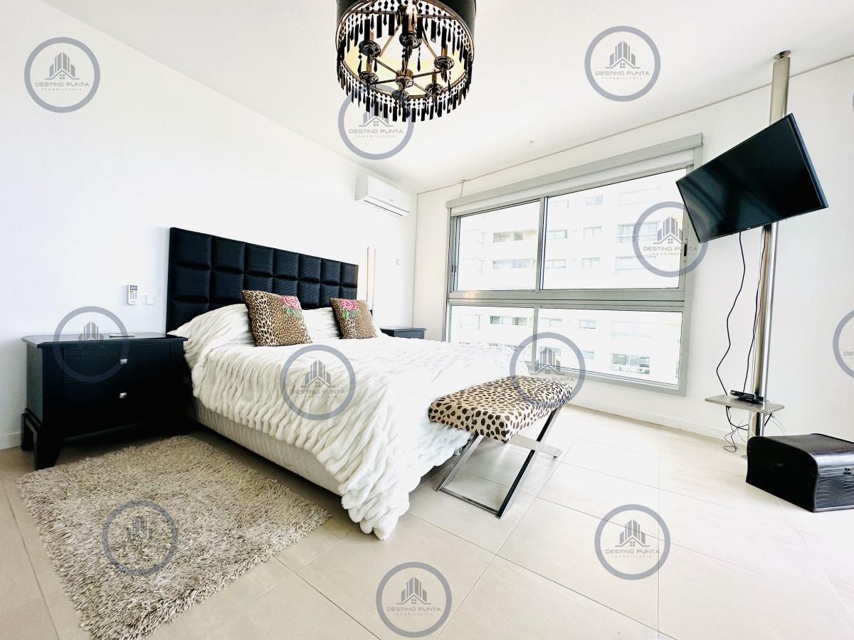 Apartamento ID.272 - Oportunidad en Venta Maravilloso departamento esquinero en Torre Le Parc, Playa Brava, Punta del Este