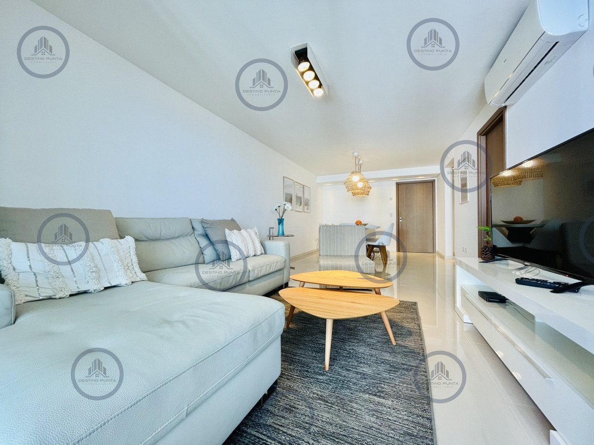 Apartamento ID.165 - Apartamento con Vista al Mar de 3 Dormitorios y Dependencia + Parrillero en Playa Brava, Punta del Este 