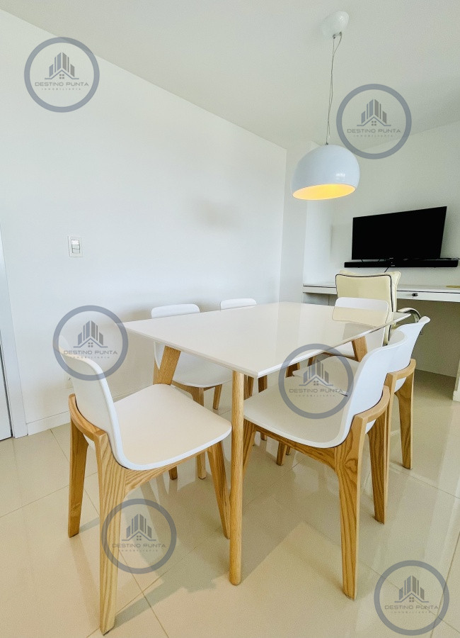 Apartamento ID.881 - Apartamento de 2 Dormitorios en Venta a metros de playa Brava, Punta del Este