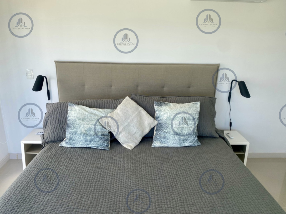 Apartamento ID.2896 - Alquiler temporal apartamento de 3 amplios dormitorios más dependencia con parrillero propio Playa Brava