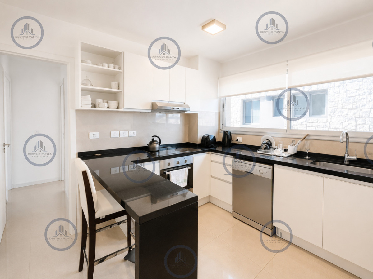 Apartamento ID.3106 - Apartamento de 3 Dormitorios en Primera Línea del Mar, Playa Brava Punta del Este