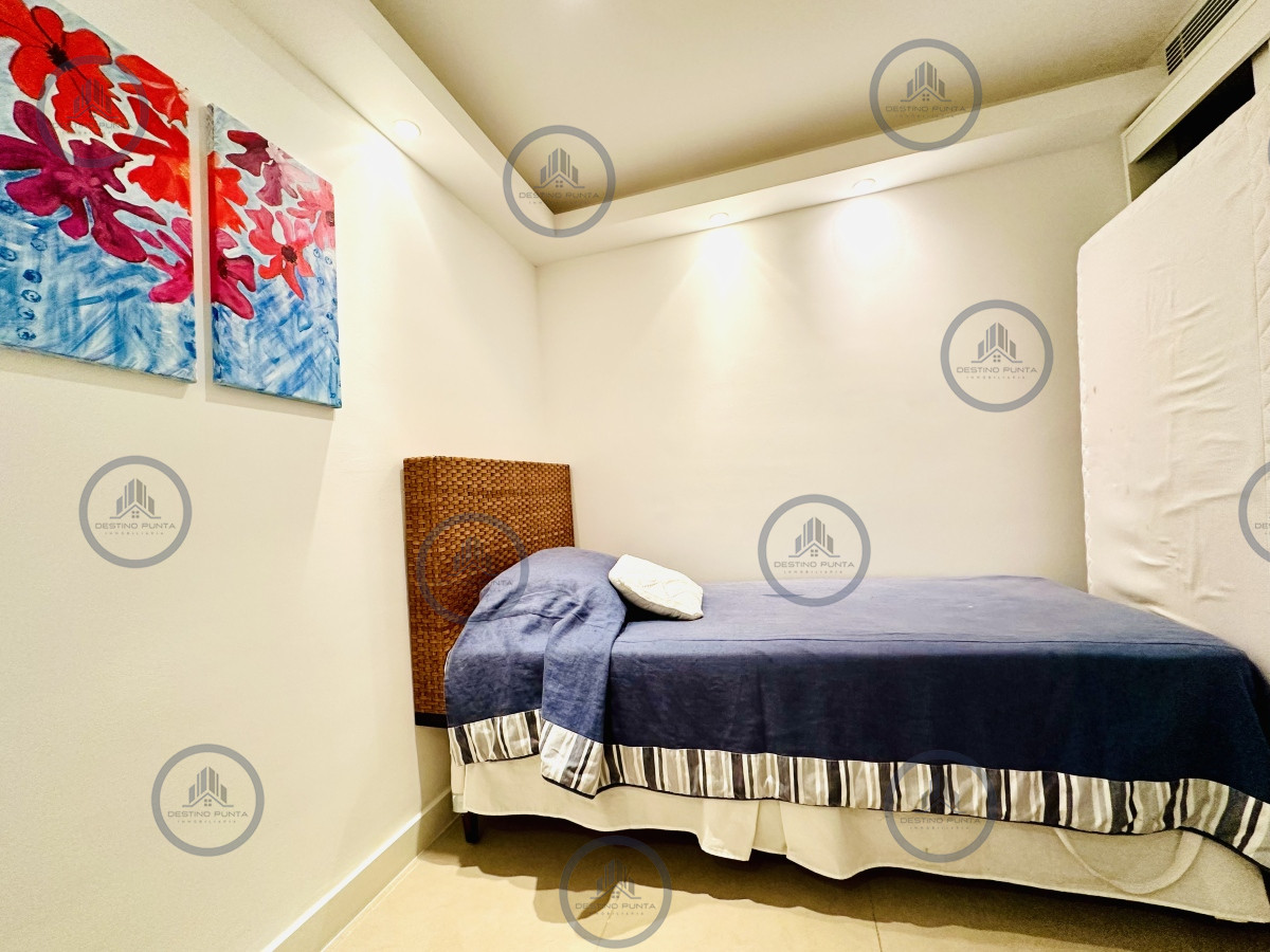 Apartamento ID.1708 - Alquiler temporario de gran apartamento de 4 dormitorios más dependencia en Playa Mansa
