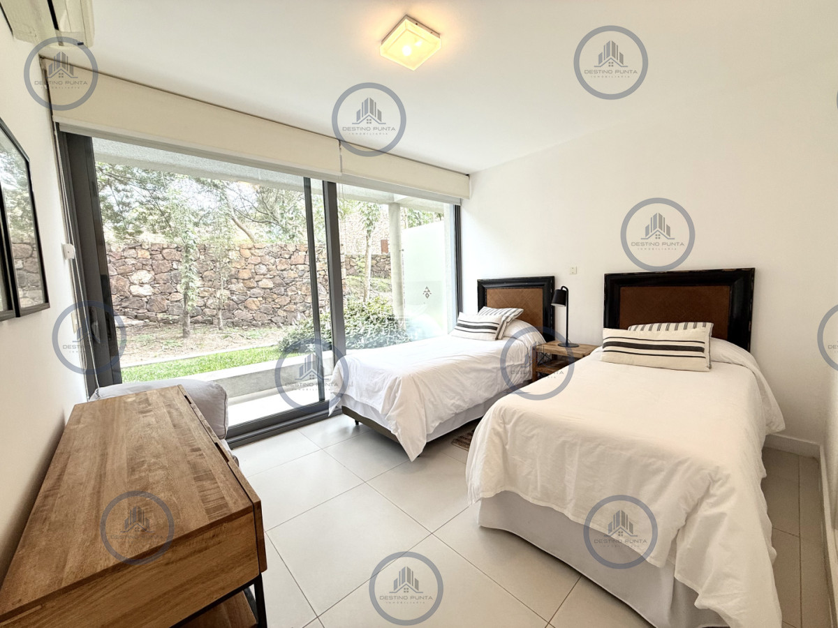 Apartamento ID.3111 - Venta de hermoso departamento de 2 dormitorios más parrillero en Punta Ballena 