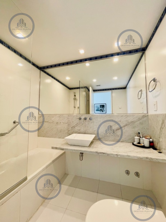 Apartamento ID.46 - Venta de apartamento premiun de tres dormitorios más dependencia en torre de categoría sobre playa Brava, Punta del Este