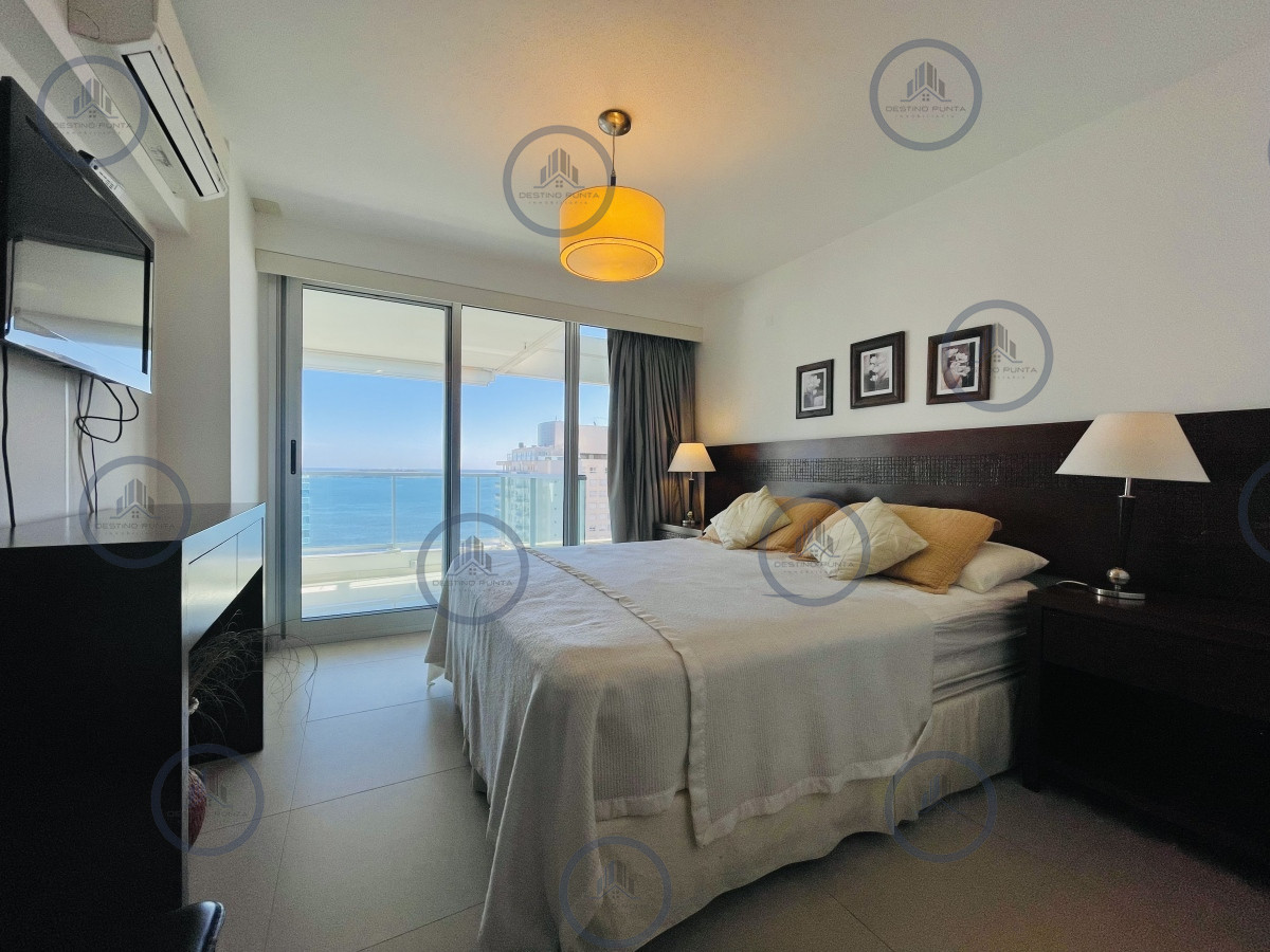 Apartamento ID.986 - Apartamento con Vista al Mar de 2 Dormitorios a Una Cuadra de la Playa, Punta del Este