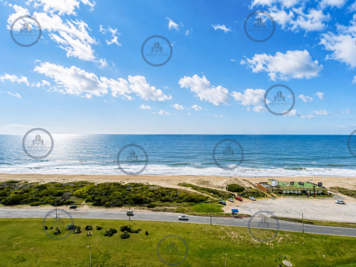 Apartamento ID.484 - Apartamento de 2 Dormitorios más Dependencia en Torre Le Parc, Playa Brava