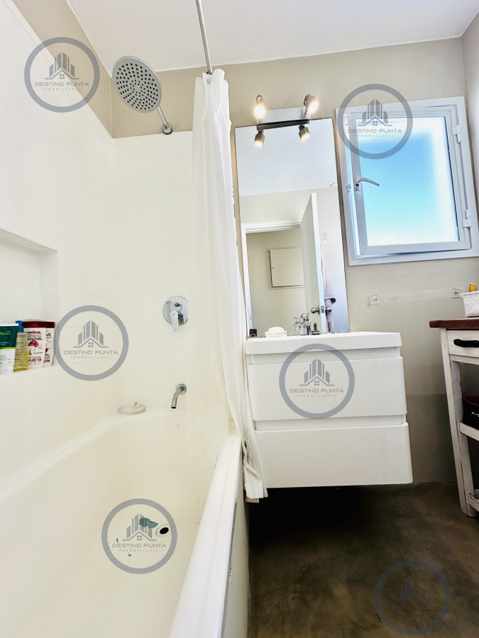 Apartamento ID.2461 - Alquiler y venta de apartamento con vista al Mar en Península de 3 dormitorios más dependencia