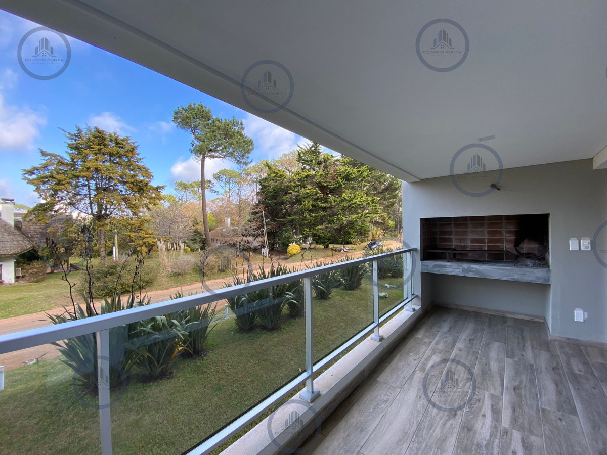 Apartamento ID.777 - Espectacular Apartamento de Dos Dormitorios, Dependencia y Parrillero a Estrenar en Punta del Este