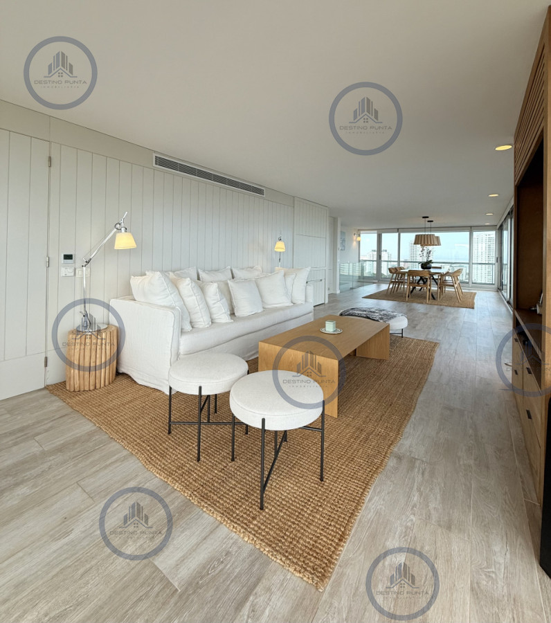 Apartamento ID.2036 - Apartamento Penthouse finamente decorado de 3 dormitorios con parrillero propio en venta, Roosevelt Brava, Punta del Este