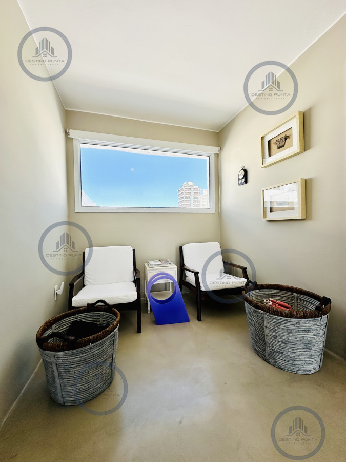 Apartamento ID.2461 - Alquiler y venta de apartamento con vista al Mar en Península de 3 dormitorios más dependencia