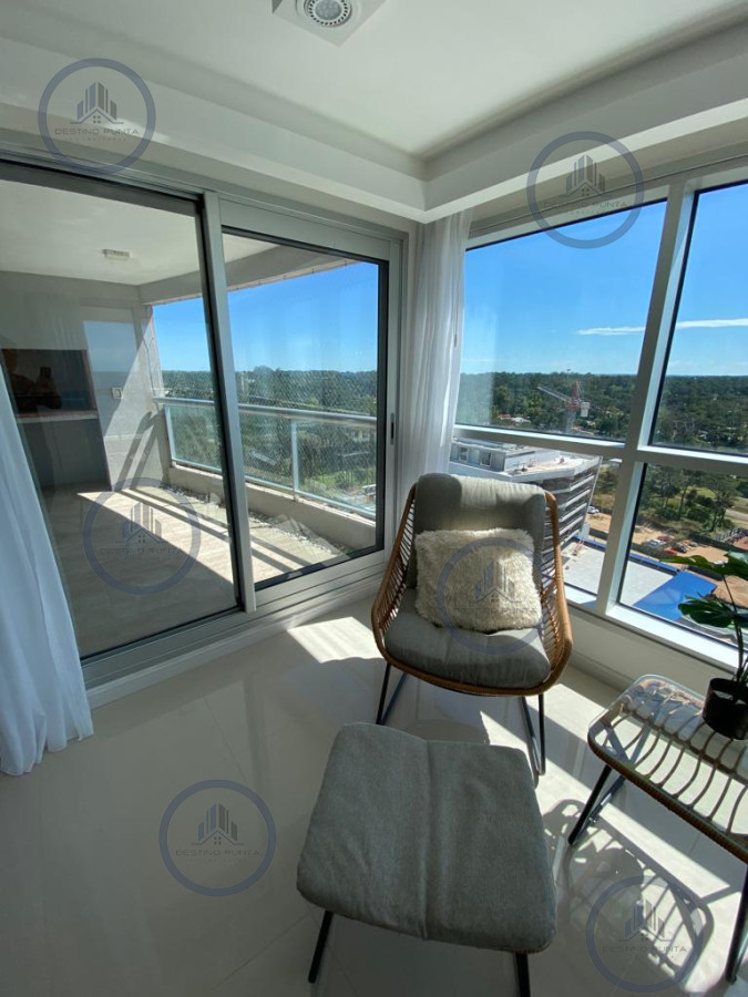 Apartamento ID.173 - Apartamento piso alto de 2 dormitorios en suite más dependencia de servicio y parrillero, Playa Brava