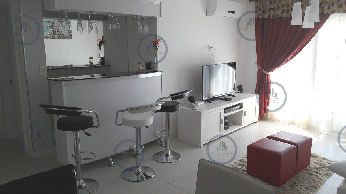 Apartamento ID.323 - Muy Buen Apartamento de 2 Dormitorios en Península - Punta del Este