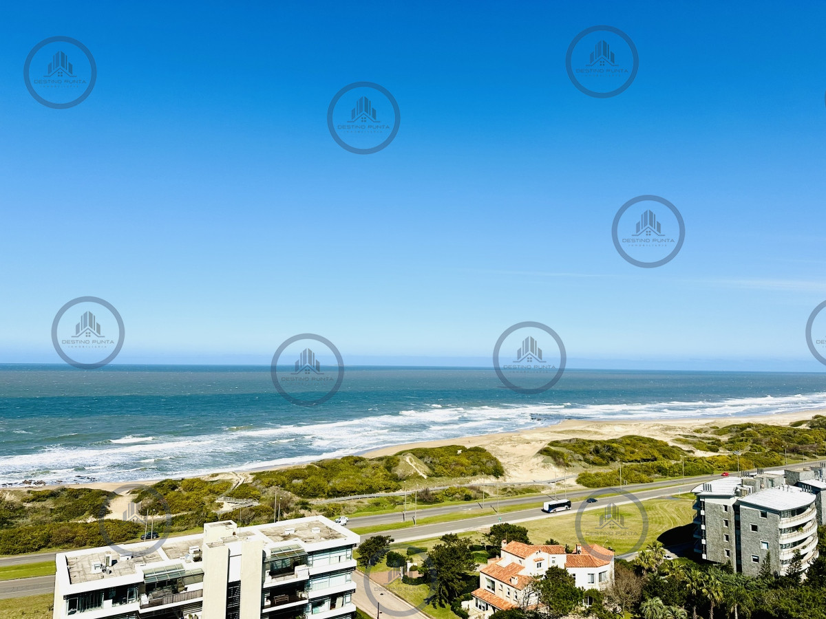 Apartamento ID.677 - Venta y alquiler de apartamento de tres dormitorios con tres suites moderno a estrenar, playa Brava