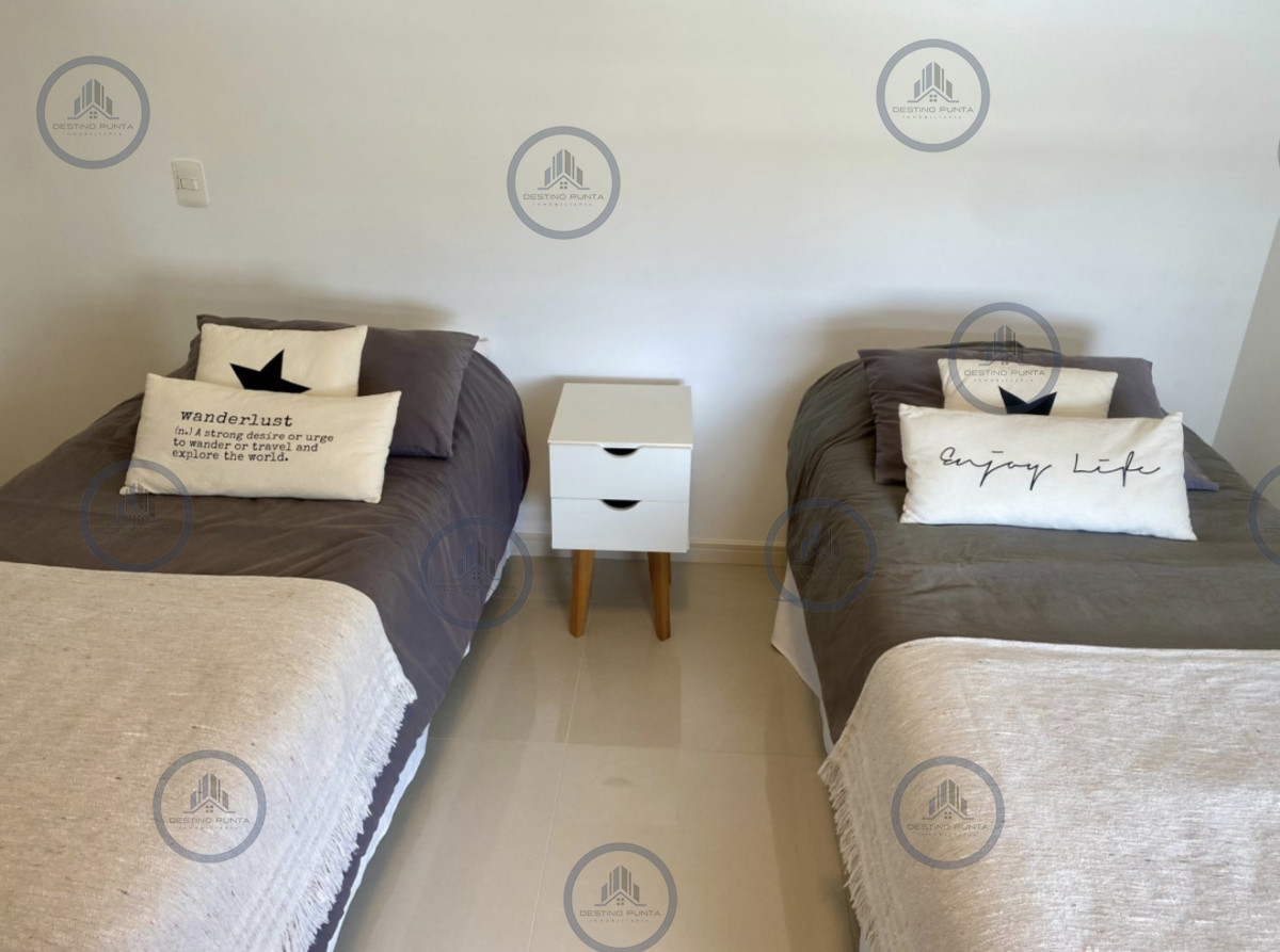 Apartamento ID.2896 - Alquiler temporal apartamento de 3 amplios dormitorios más dependencia con parrillero propio Playa Brava