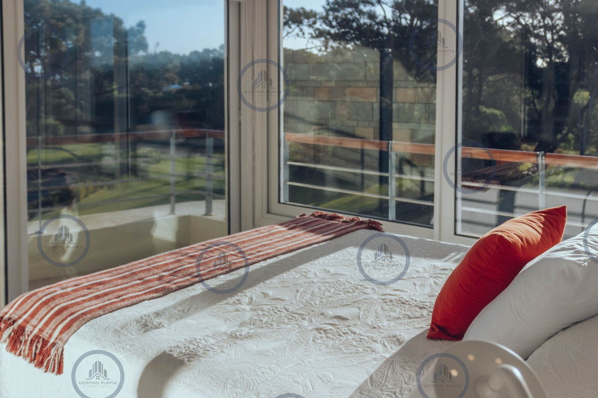 Apartamento ID.235 - Venta y alquiler temporario de maravilloso departamento penthouse en complejo privado de Playa Mansa