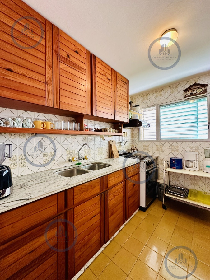 Apartamento ID.1983 - Venta de apartamento sobre primera fila de Mar en Playa Mansa. tres dormitorios