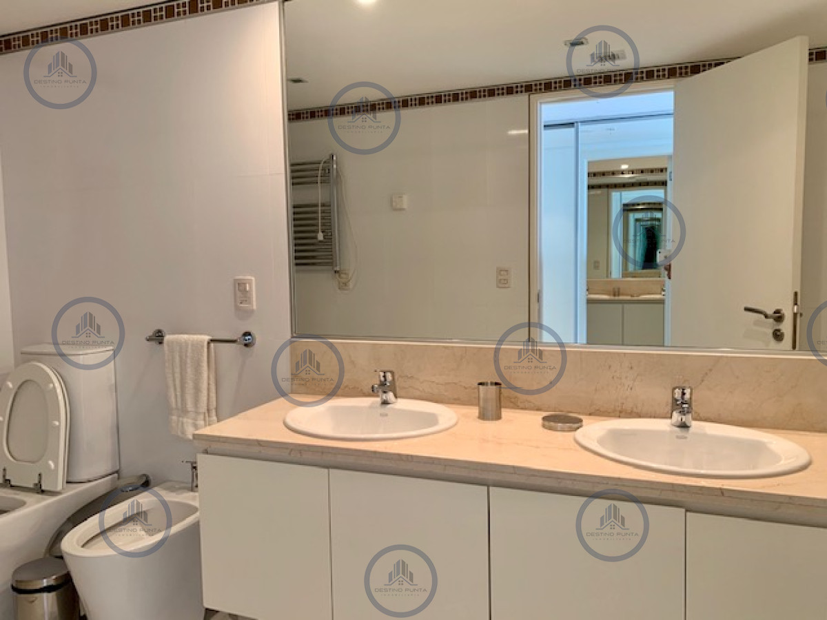 Apartamento ID.51 - Alquiler temporario de apartamento de dos dormitorios más dependencia de servicio sobre Playa Brava, Punta del Este