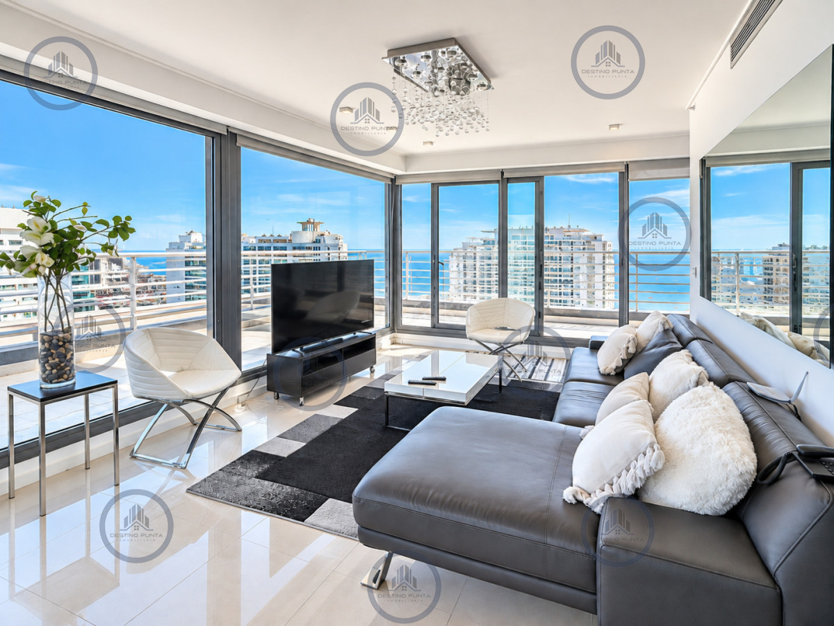 Apartamento ID.3292 - Penthouse Dúplex de 3 Dormitorios en suite con Parrillero, Jacuzzi y Amplias Terrazas con vistas panorámicas. Playa Mansa, Punta del Este