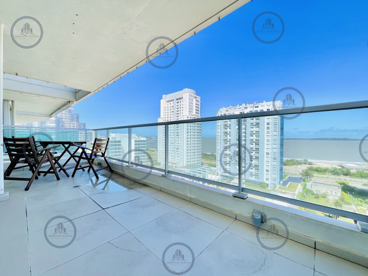 Apartamento ID.1660 - Apartamento de 2 Dormitorios, Vista al Mar y Parrillero en Playa Mansa, Venta