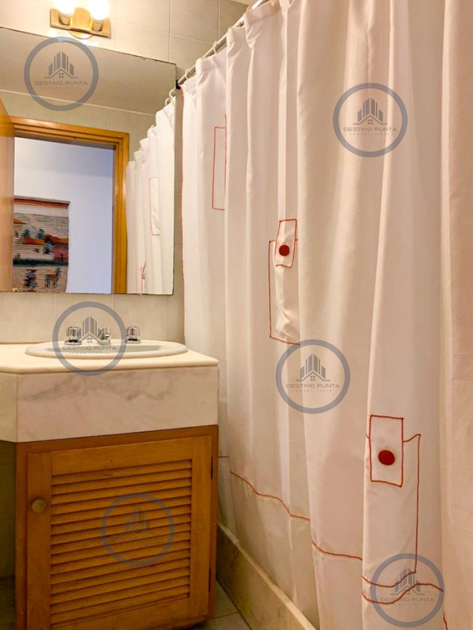 Apartamento ID.785 - Apartamento de 2 Dormitorios Frente a Playa Brava, Venta