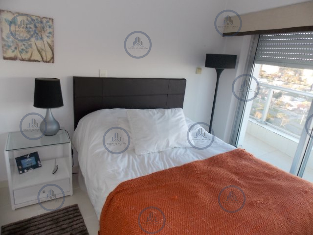 Apartamento ID.86 - Venta  de apartamento esquinero de tres dormitorios en Playa Mansa