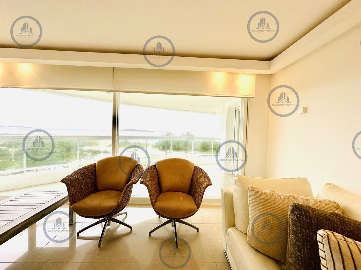 Apartamento ID.1708 - Alquiler temporario de gran apartamento de 4 dormitorios más dependencia en Playa Mansa