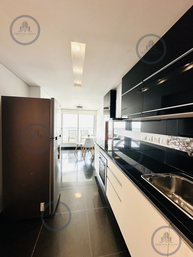 Apartamento ID.2295 - Oportunidad de venta apartamento de 3 dormitorios mas dependencia Playa Brava, Punta del Este